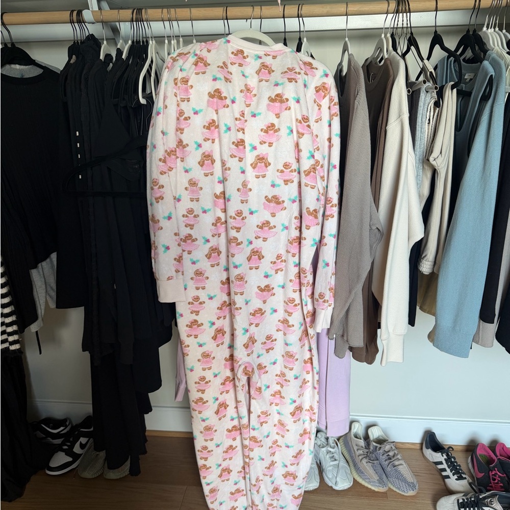 Posh Peanut Cozy Pink Novelty Onesie Pajamas - Gingerbread Print Large NWT - Picture 3 of 3